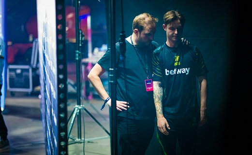 华硕发布全新ROG GR70迷你游戏PC引领游戏潮流